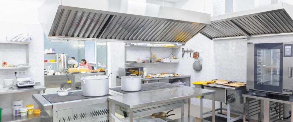 A Vital Relevância do Sistema de Exaustão em Ambientes de Cozinhas Industriais